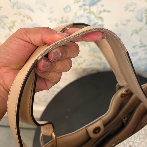 Michael Kors Tan and Cream Shoulder Bag - Picture 5 of 12